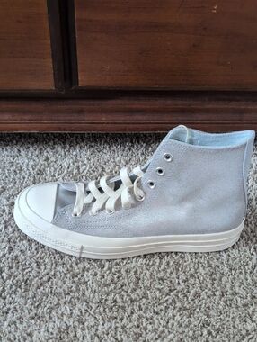 High-Top Women's Sneakers in Light Gray - Classic Casual Style